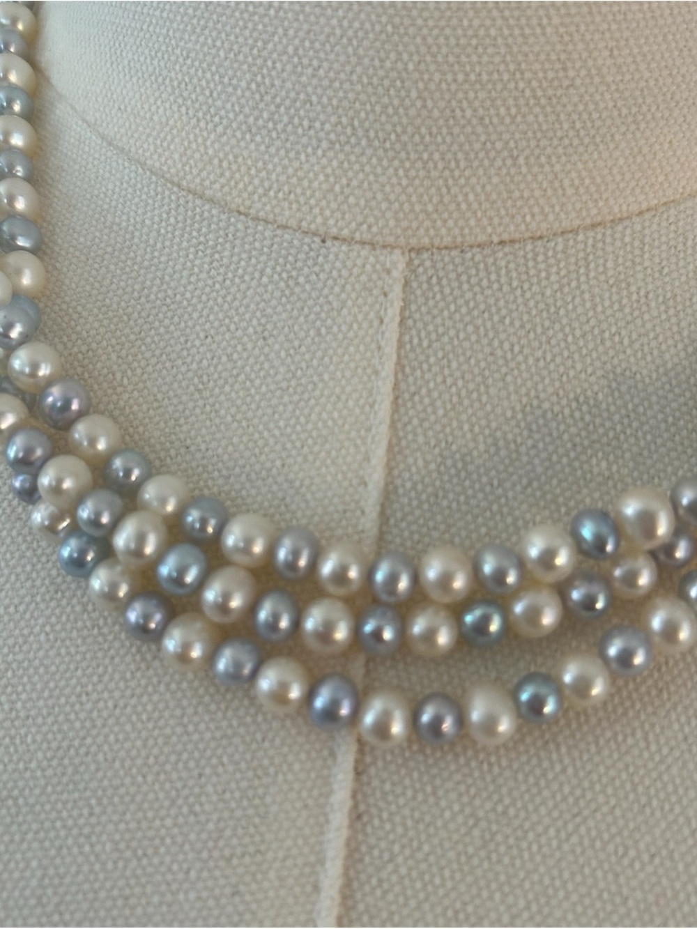 Classic Triple-Strand White Pearl and powder blue necklace - Picture 3 of 6